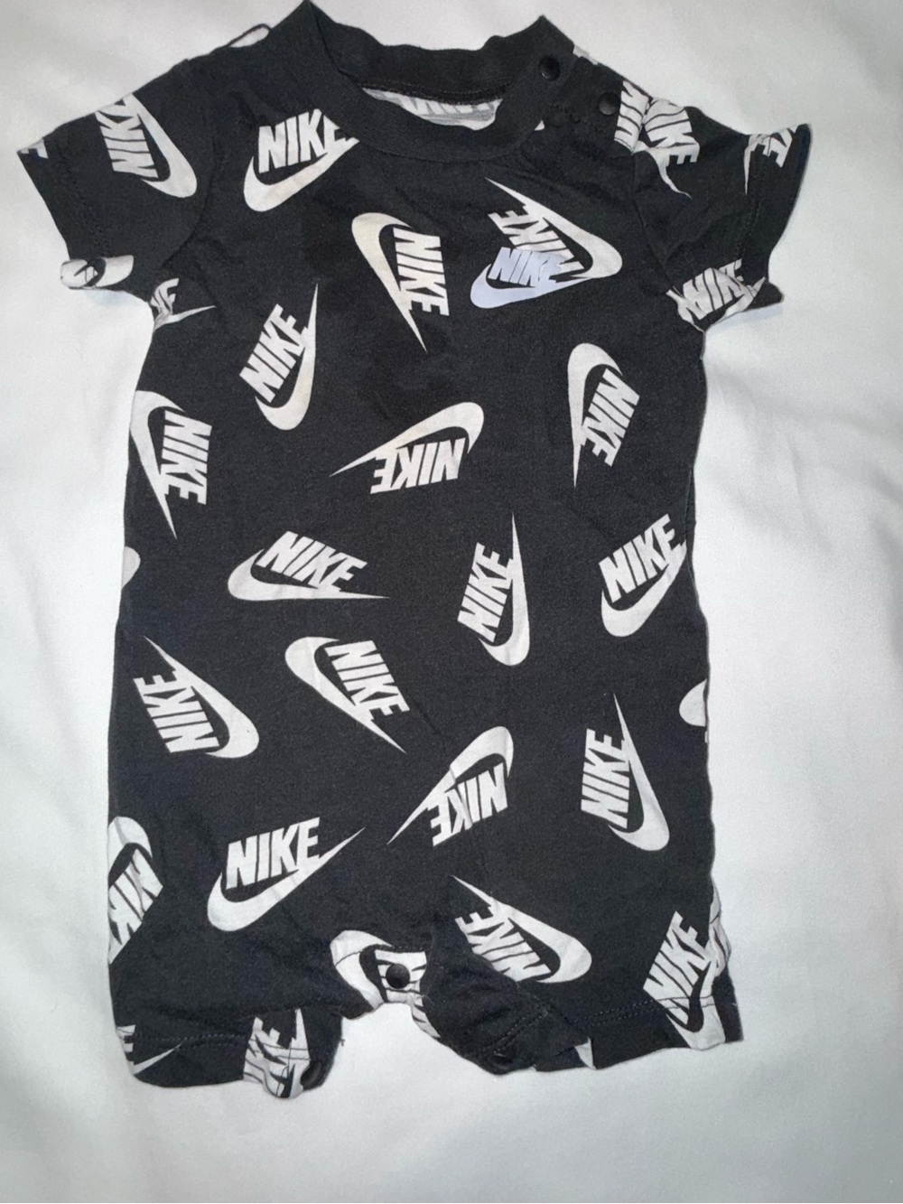 Nike Baby Unisex Futura Allover Print Romper Black Size 0-6M EUC